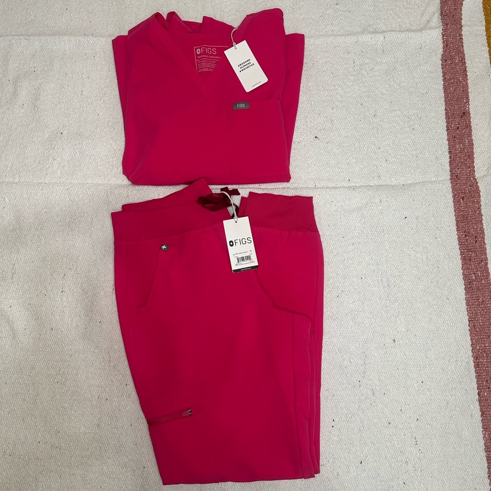 NWT Figs Women's Shocking Pink Catarina Top and Zamora Joggers Set Size S - Picture 13 of 16